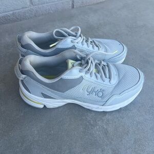 Ryka Light Gray Athletic Shoes